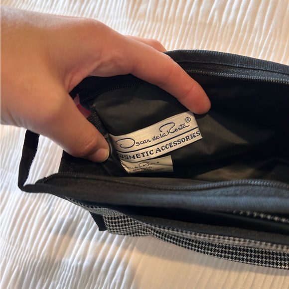 Oscar De La Renta Toiletry & Cosmetic Bag w/Mirror - Picture 4 of 6